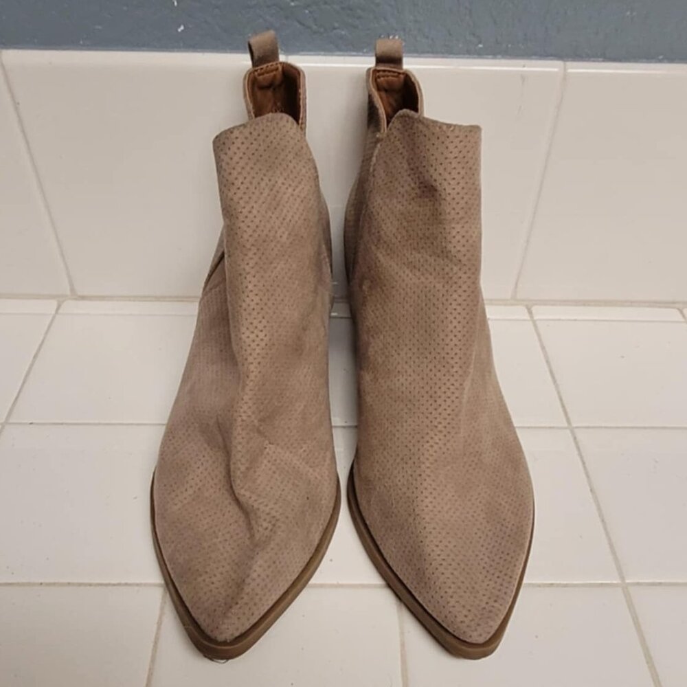 tan boots